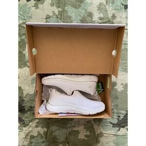 NWT Sketchers Go Walk Arch Fit Slip On, White, 7.5